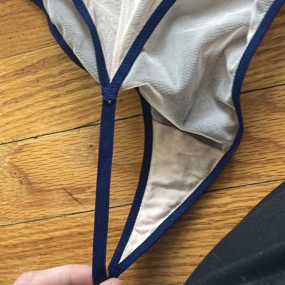 NWOT Victoria’s Secret Lace Mesh Bodysuit - Picture 4 of 7